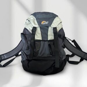 Lowe Alpine Walkabout 25 Air Cooled Hiking Backpack in gray and beige